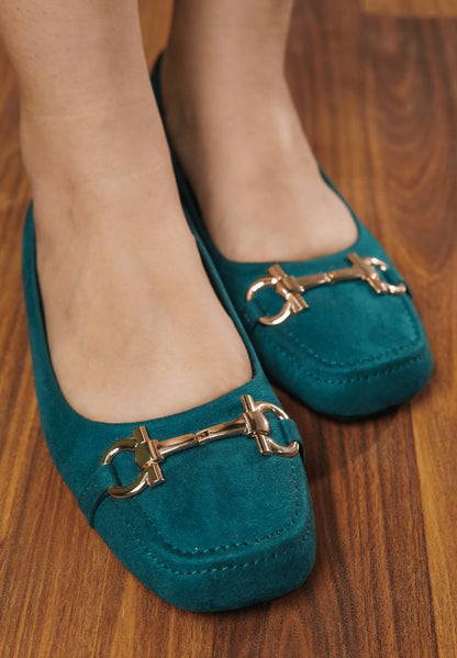 Adriana lima flat pump