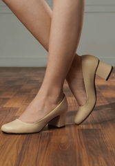 Margot Robbie Matte Pumps