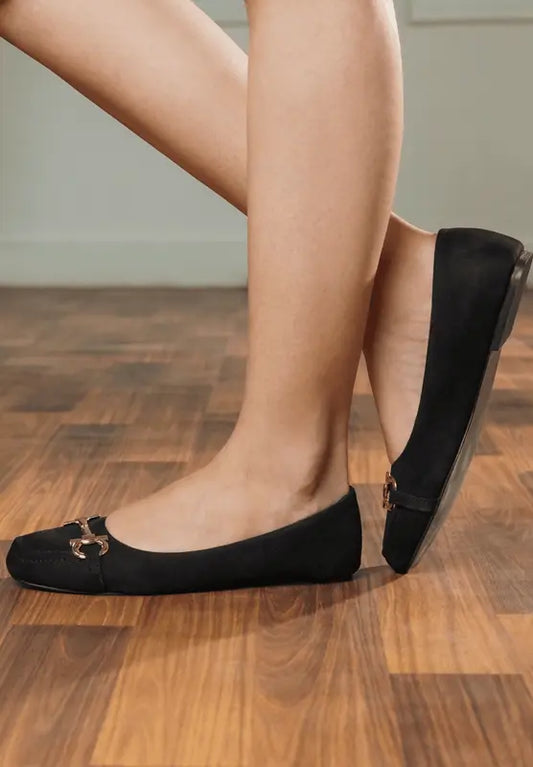 Adriana lima flat pump