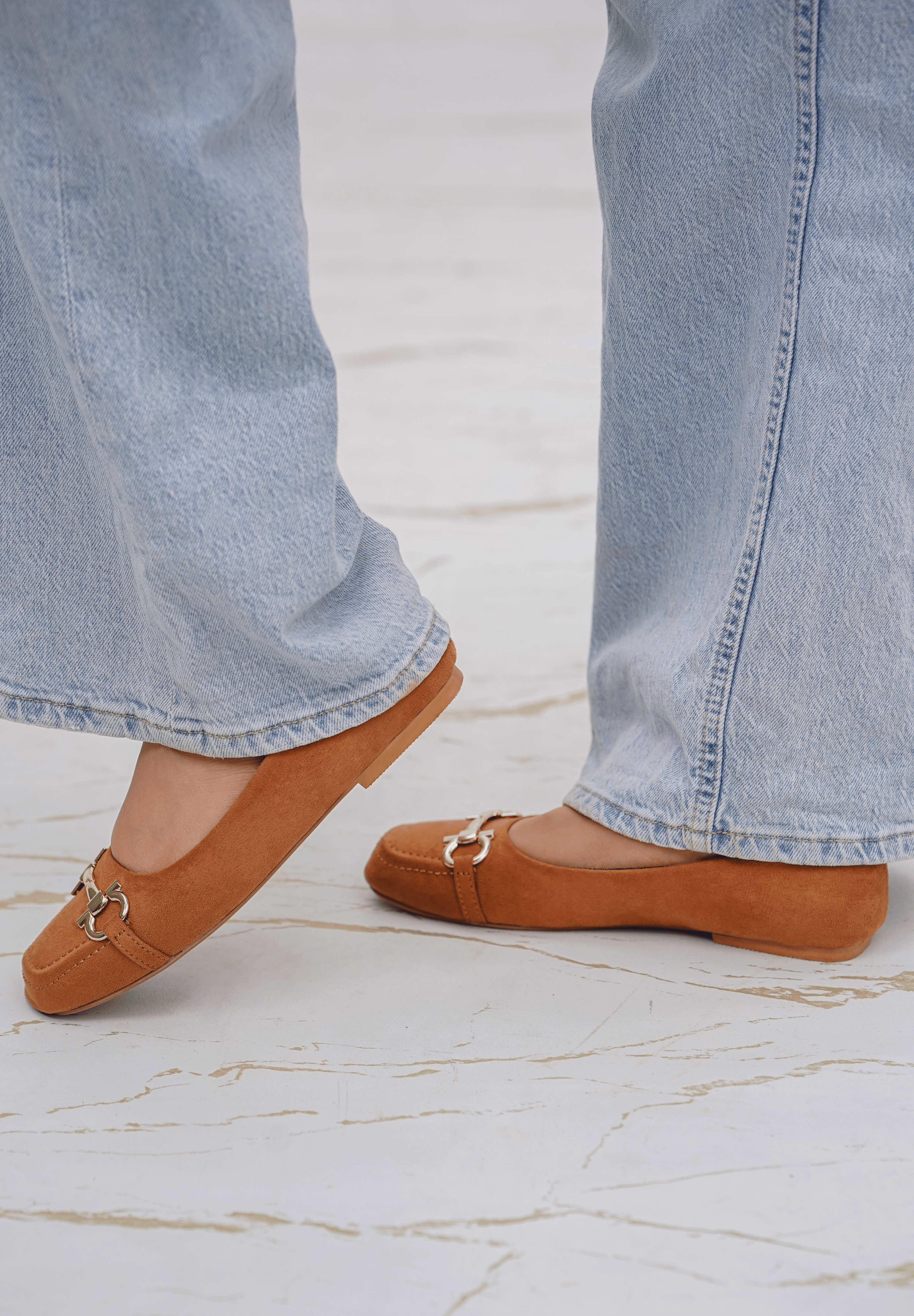 Adriana lima flat pump