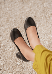 Margot Robbie Matte Pumps