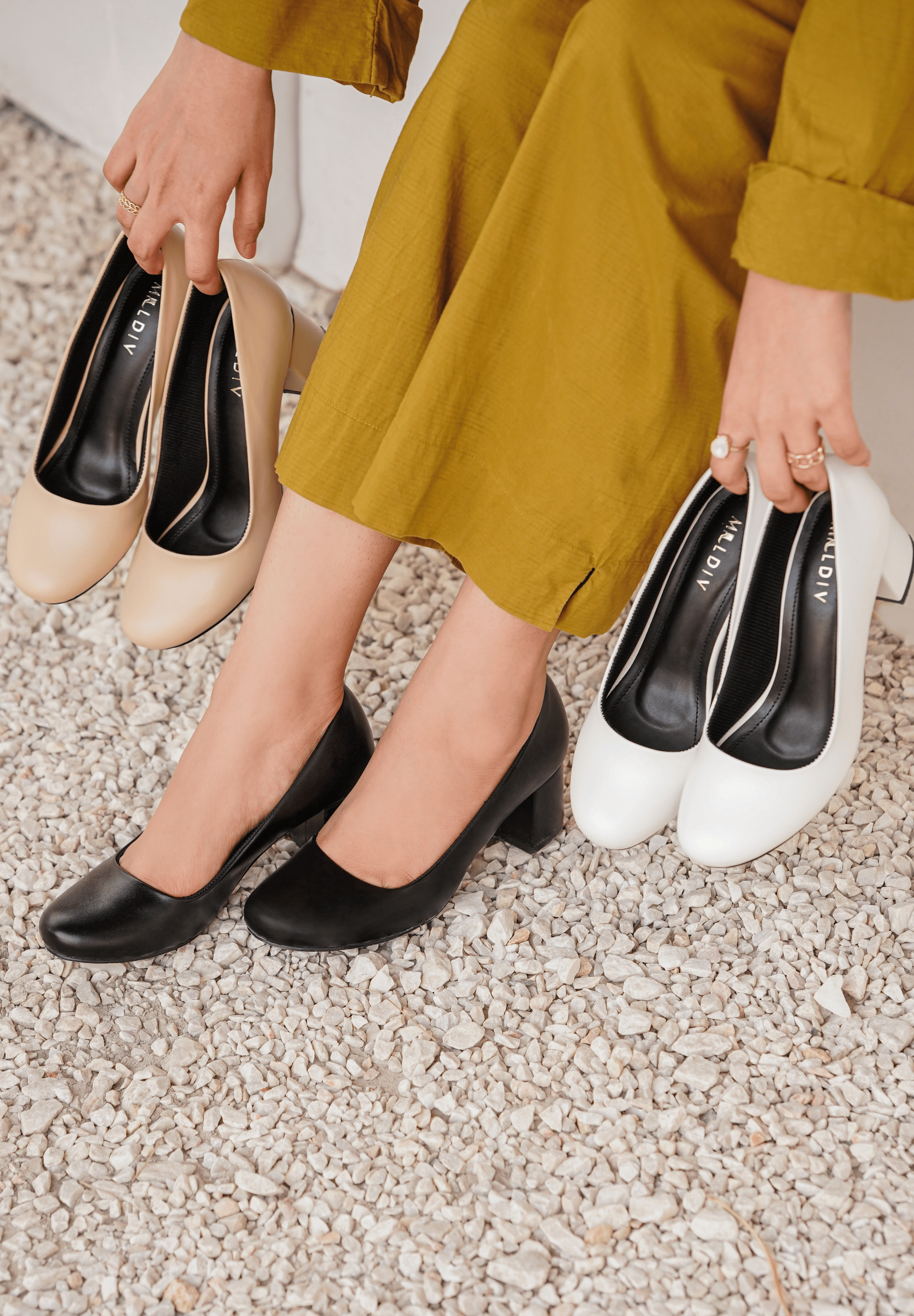 Margot Robbie Matte Pumps