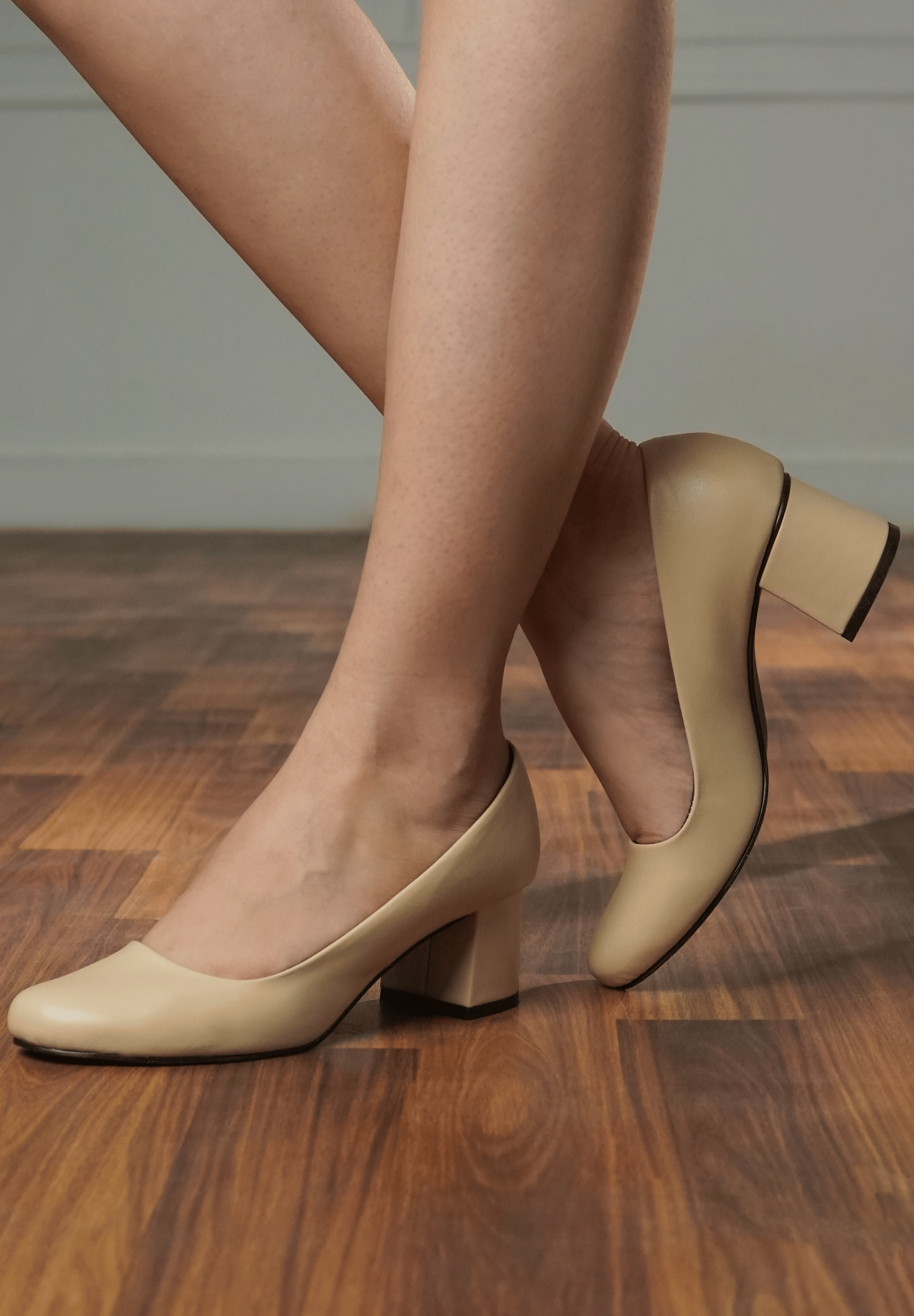 Margot Robbie Matte Pumps