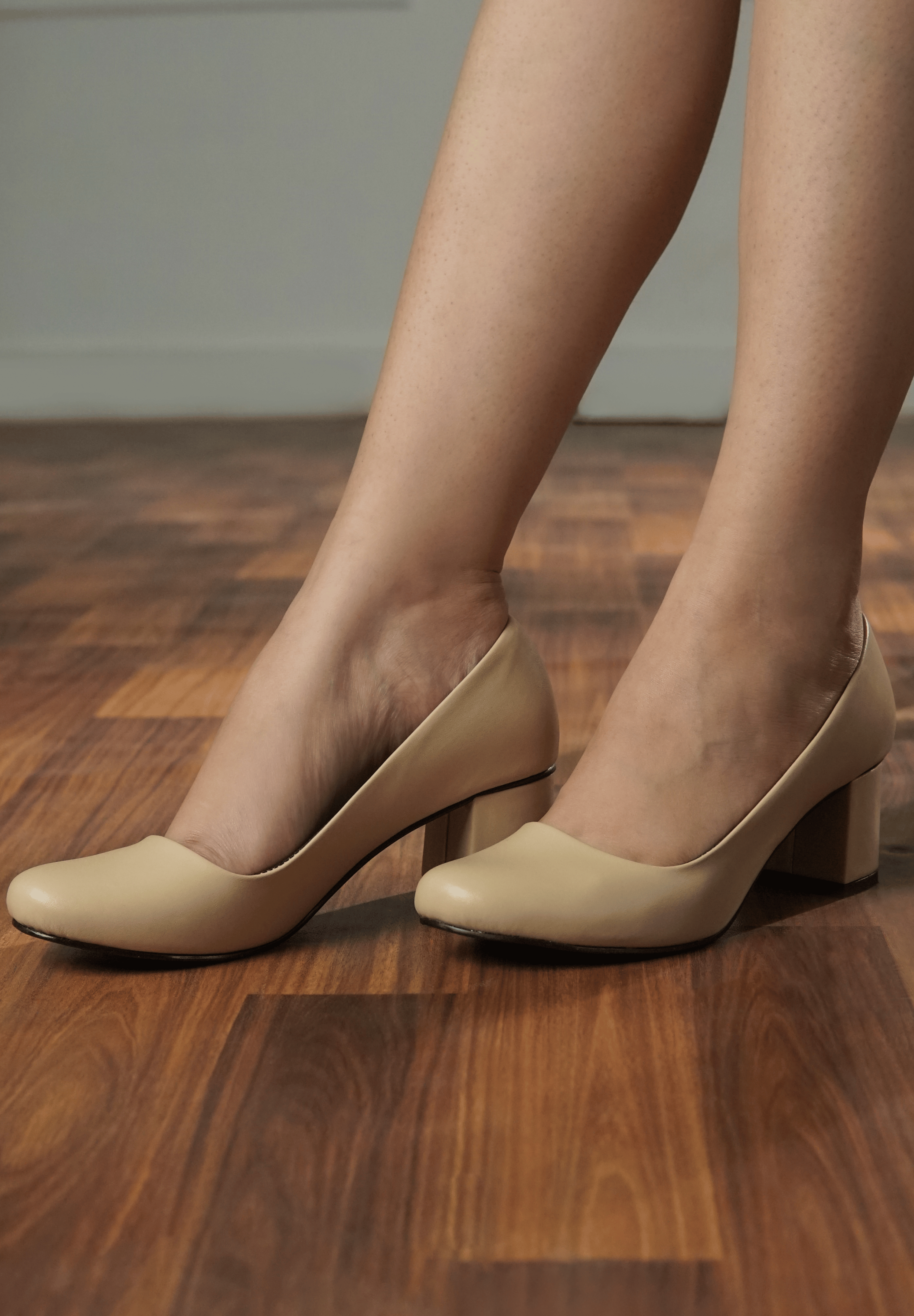 Margot Robbie Matte Pumps