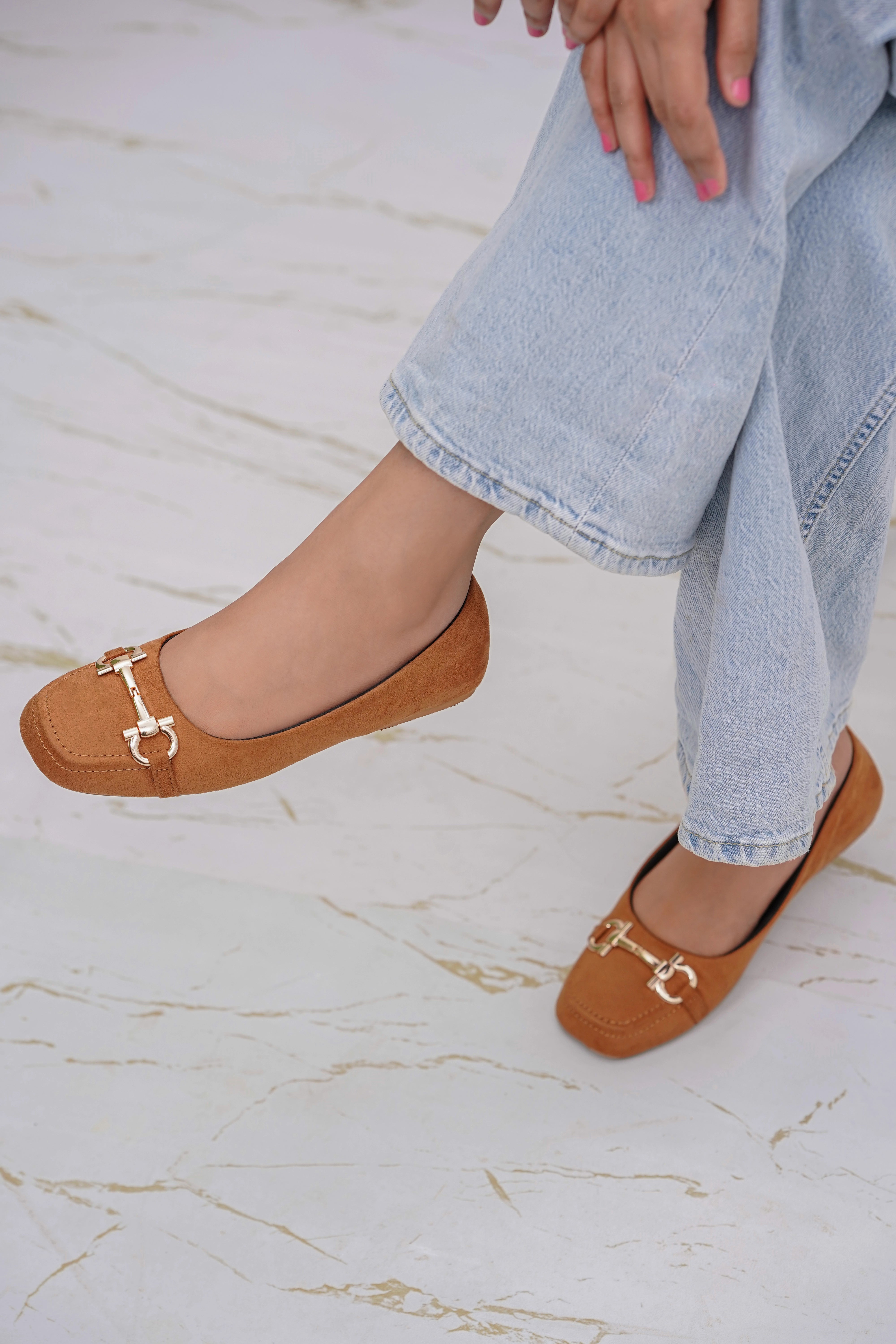 Adriana lima flat pump