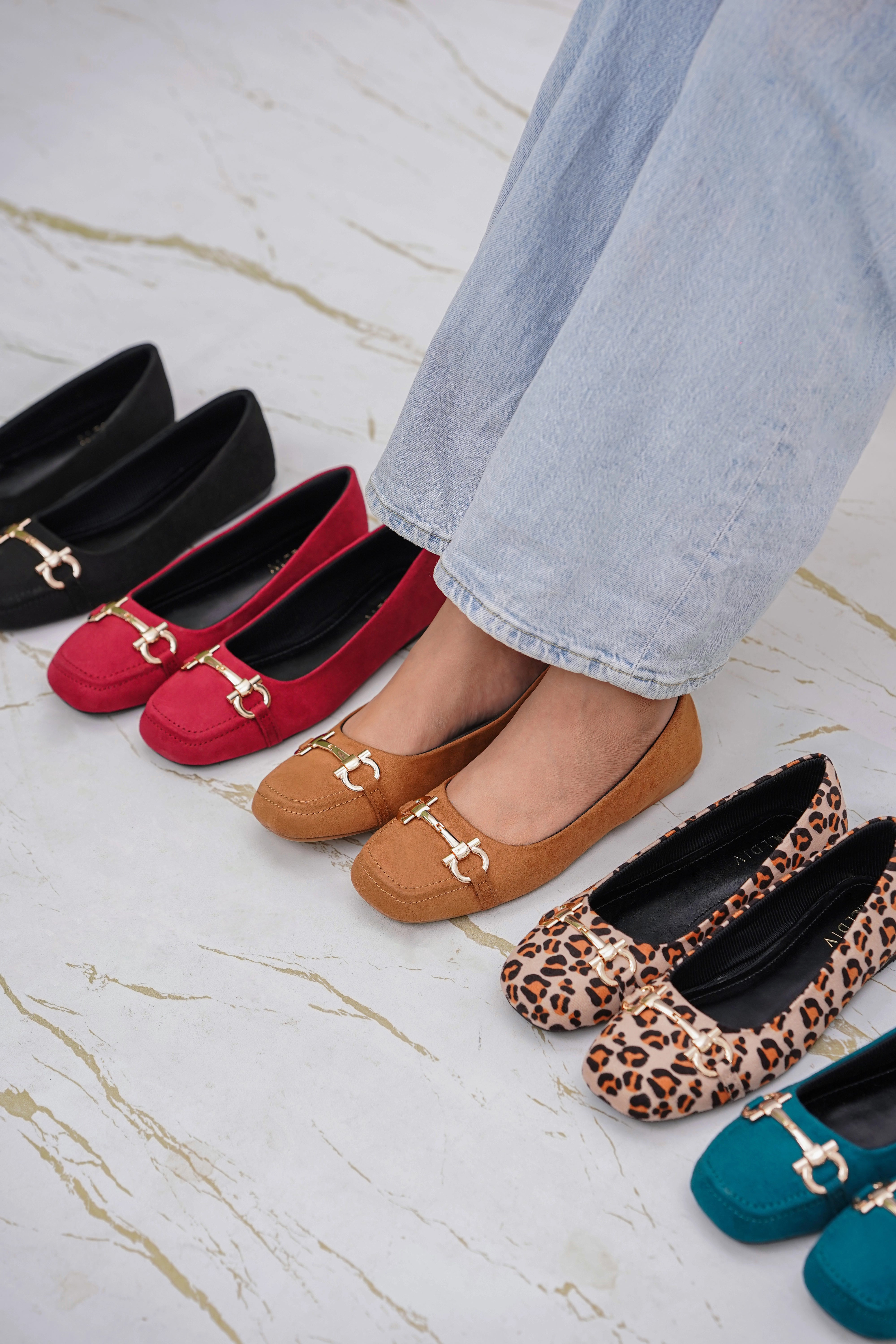 Adriana lima flat pump