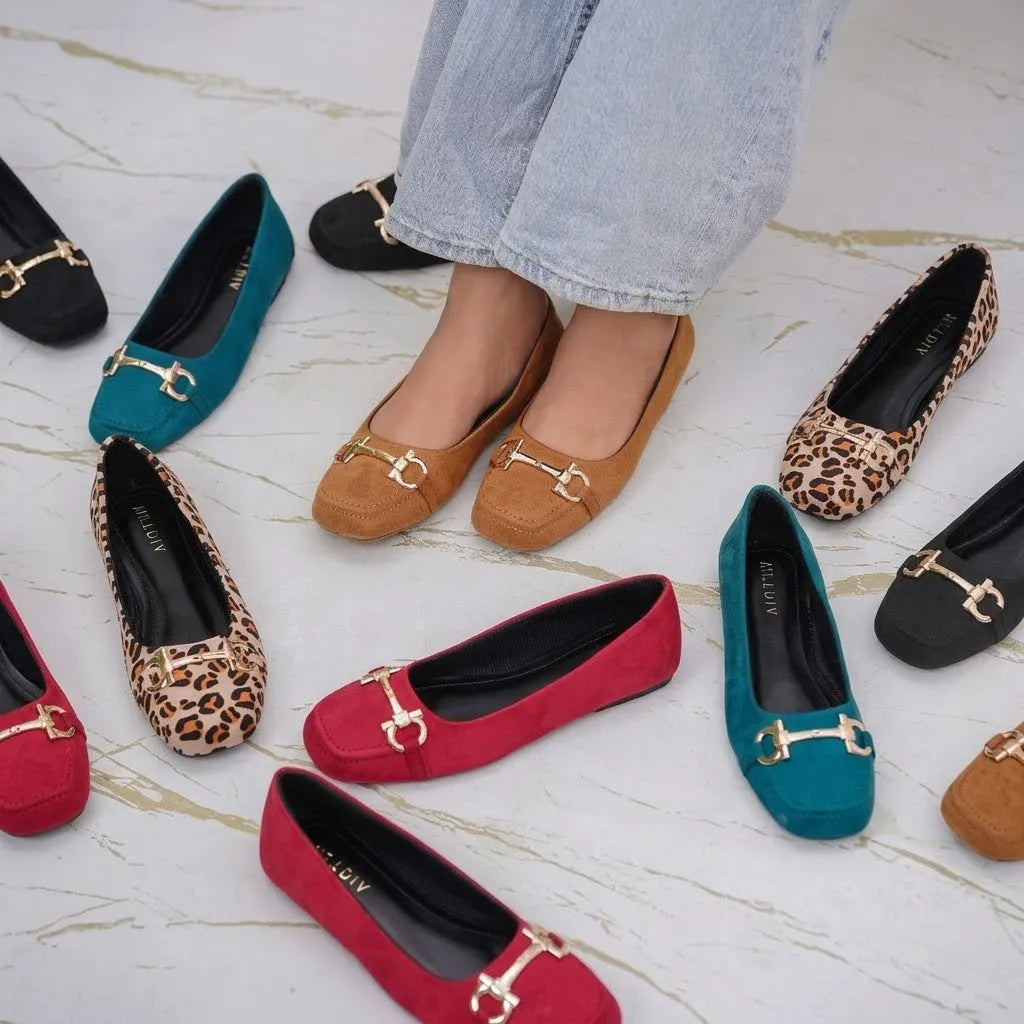 Adriana lima flat pump