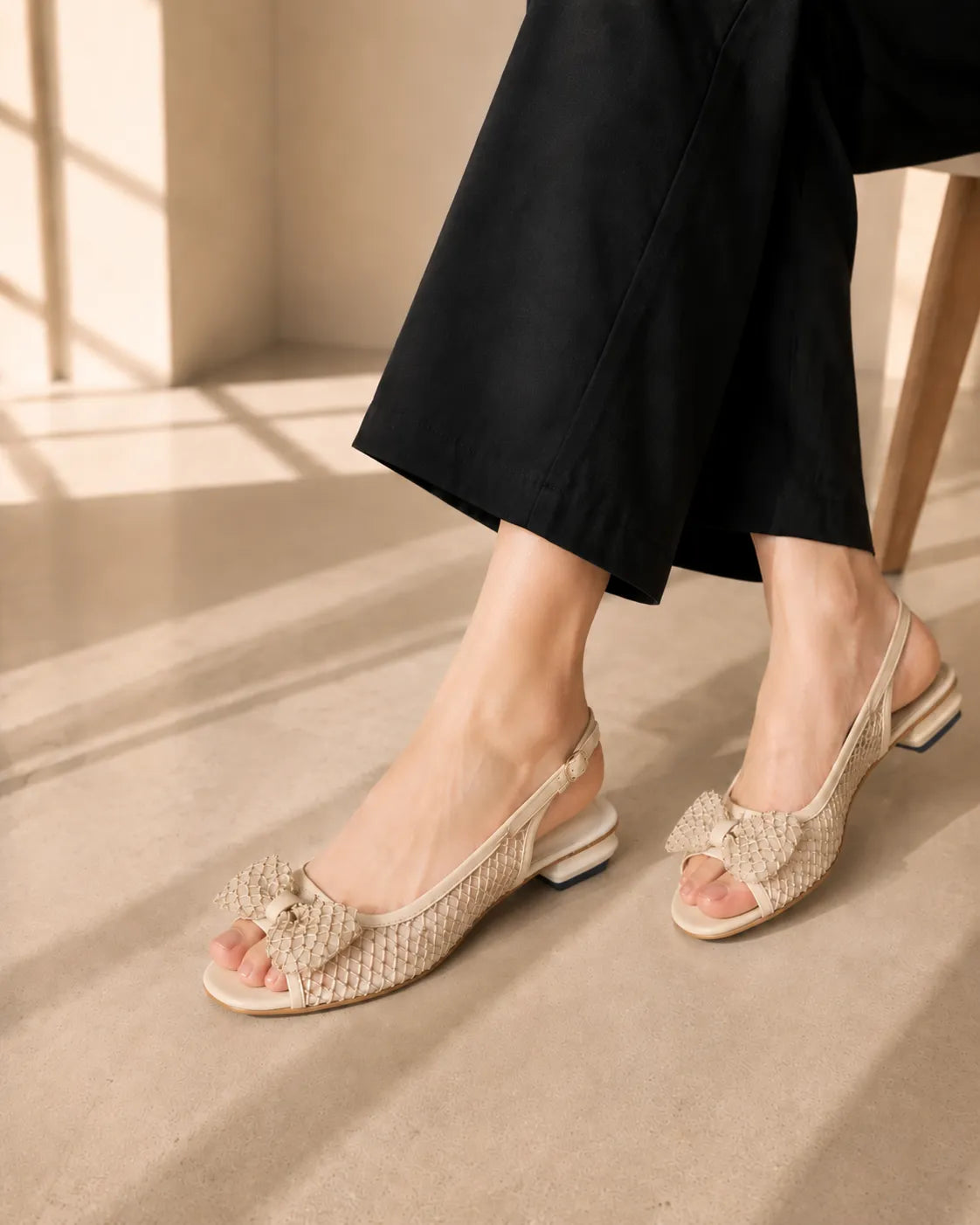 CRYSTAL BOW SLIDES